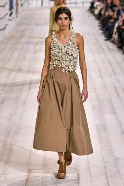 Look 12